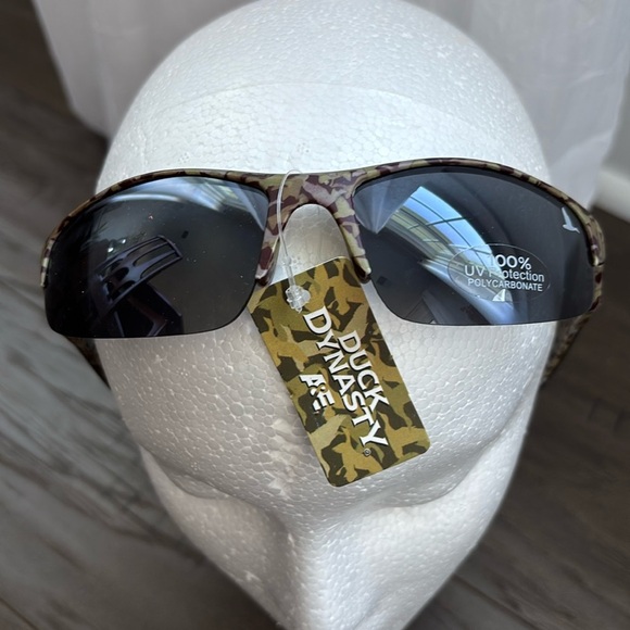Duck Dynasty A&E 100% UV protection,polycarbonate camo half frame sunglasses - Picture 1 of 8